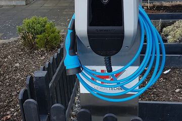 Electric vehicle charging station