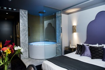 Jetted tub