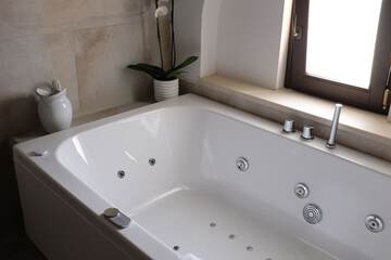 Jetted tub