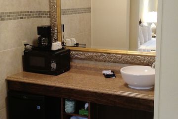 Bathroom sink