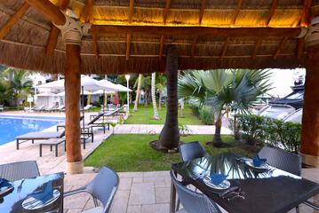 Poolside bar