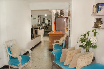 Lobby lounge