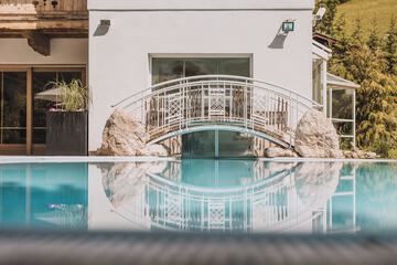 Exercise/lap pool