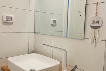 Bathroom sink