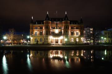 Front of property - evening/night