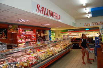 Shopping mall