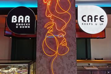 Lobby lounge