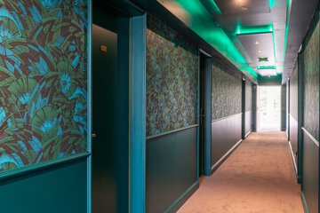 Handrails in hallways
