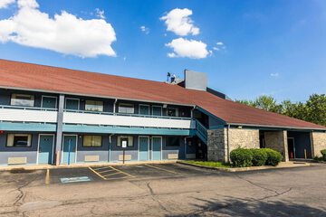Super 8 by Wyndham Cincinnati / Springdale OH