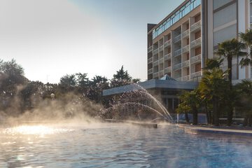 Pool waterfall