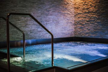 Jetted tub