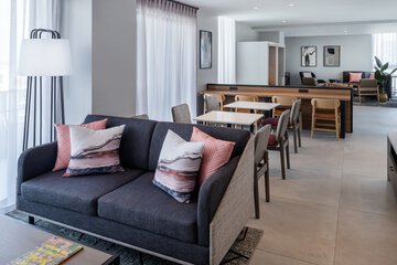 Hotel 9 of 65