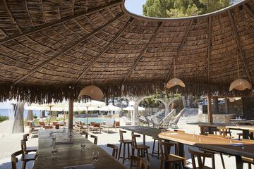Poolside bar