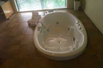 Jetted tub
