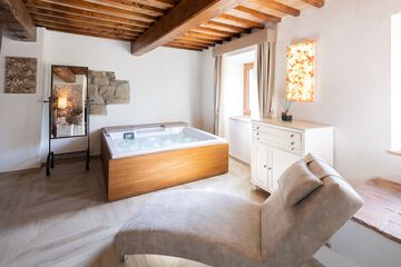 Private spa tub