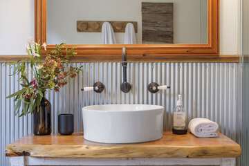 Bathroom sink