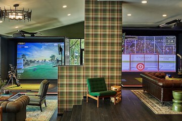 Indoor golf driving range