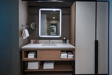 Room 47 of 106