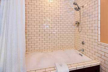 Jetted tub