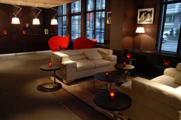 Lobby lounge