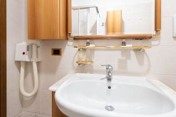 Bathroom sink
