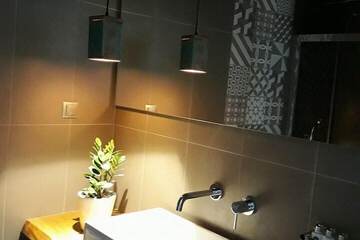 Bathroom sink