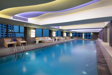 Exercise/lap pool
