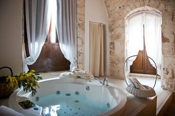 Jetted tub