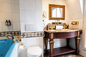 Private spa tub