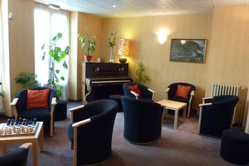 Lobby lounge