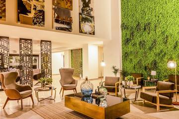 Lobby lounge