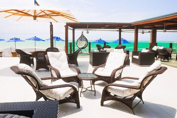 Poolside bar