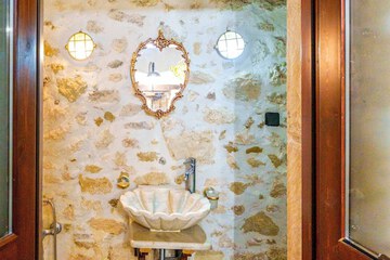Bathroom sink