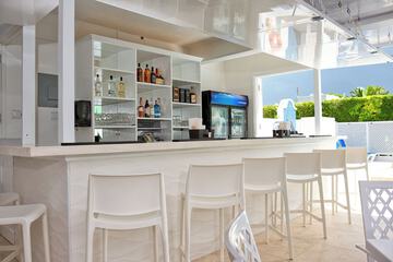 Poolside bar
