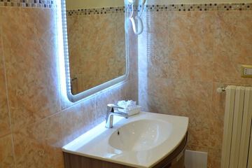 Bathroom sink