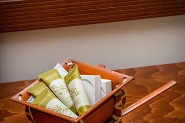 Bathroom amenities