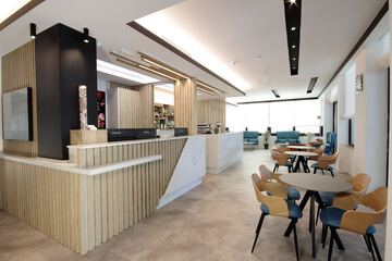 Lobby lounge