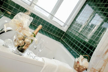 Deep Soaking Bathtub