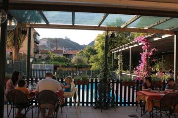 Poolside bar