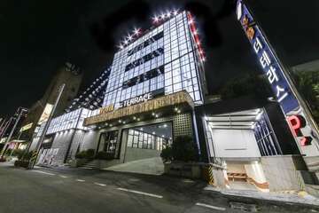 Front of property - evening/night