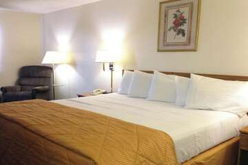 Capital O Amerihost Inn and Suites Mexico Hwy 54 MO