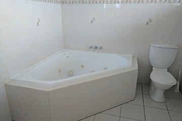 Jetted tub