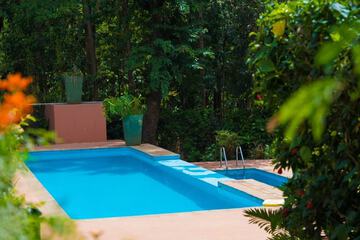 Indoor/outdoor pool
