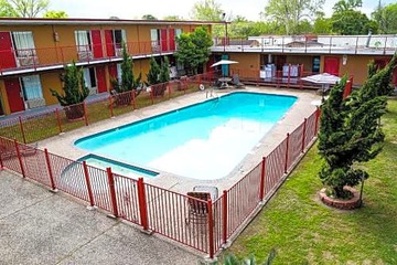 Knights Inn Alvin