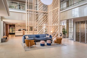 Lobby lounge