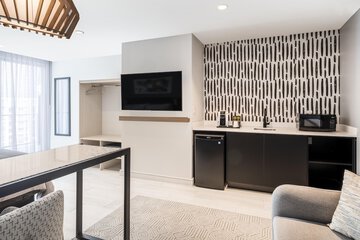 Room 33 of 65