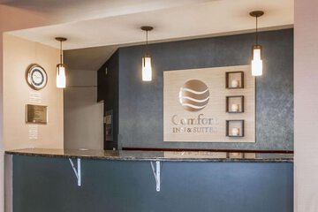 Comfort Inn & Suites Madison - Airport