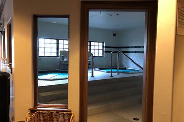 Indoor spa tub