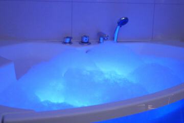 Private spa tub