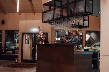 Lobby lounge